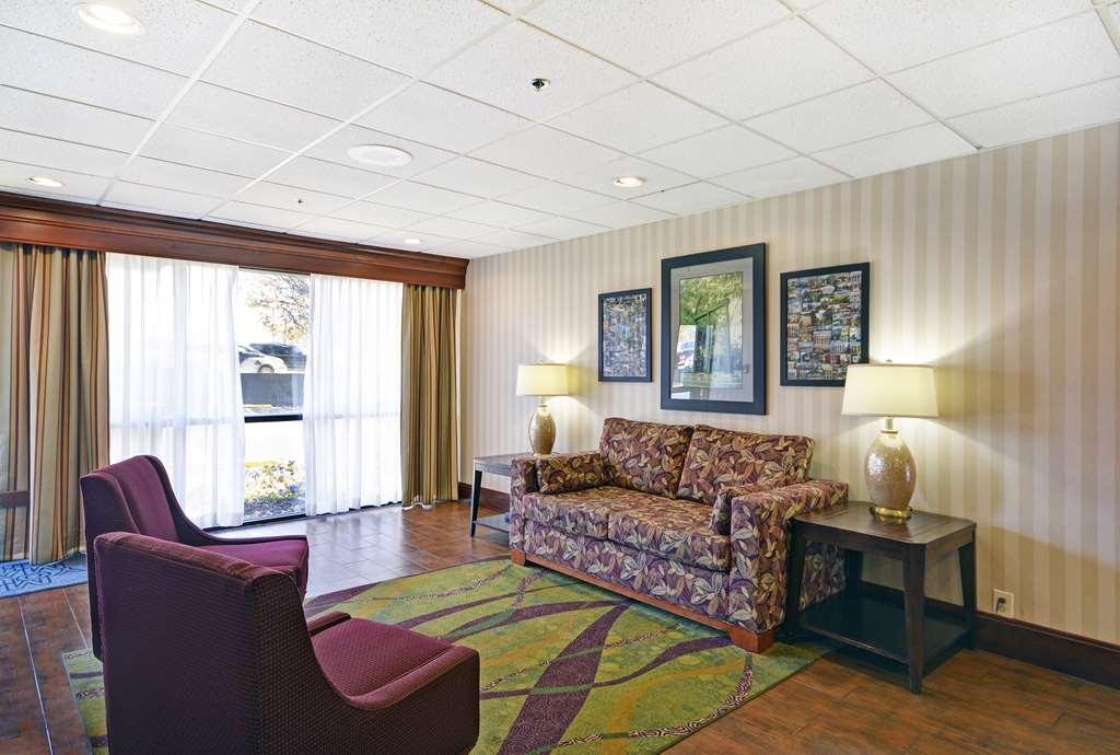 Hampton Inn Athens Beltér fotó